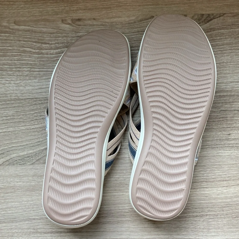 Two pairs of slide in sandals blue tan 7 -7,5